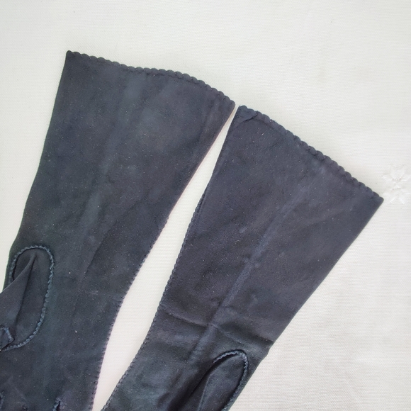 Designer Black Gloves Suede Leather, Detailed Design Stitch New Condition Vintag - Picture 6 of 10